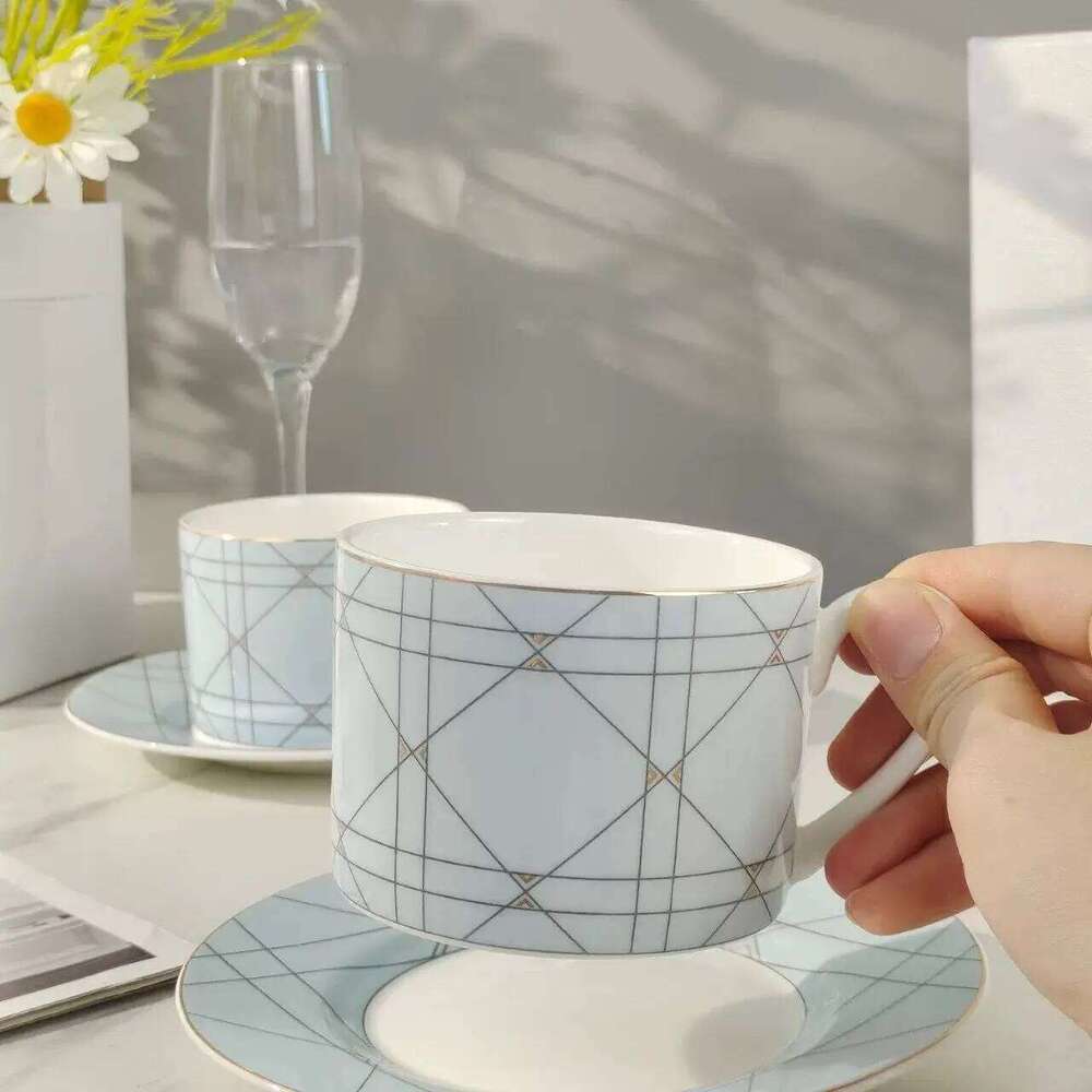 Ceramic Bone China Coffee Mugs and Saucers European Style Drinking Utensils Set for Home Kitchen Office Afternoon Tea Dinnerware Luxury Tableware Gift