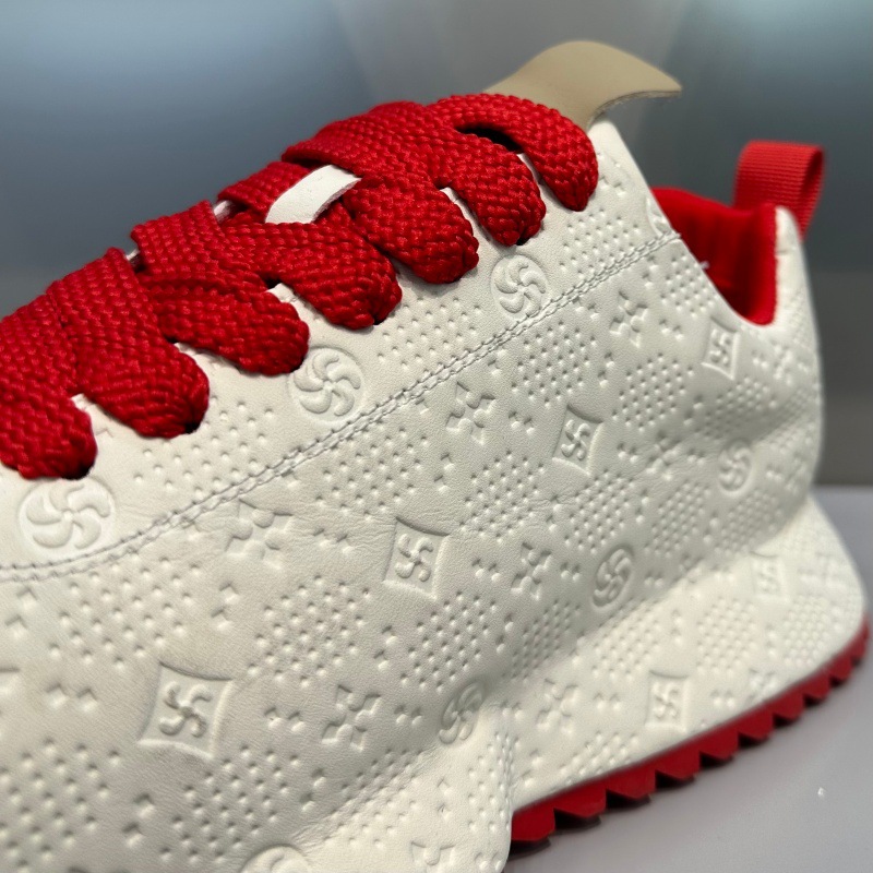 Fashionable and versatile soft sole comfortable men's casual shoes 2026 new design embossed light luxury lightweight sports shoes size 39-44