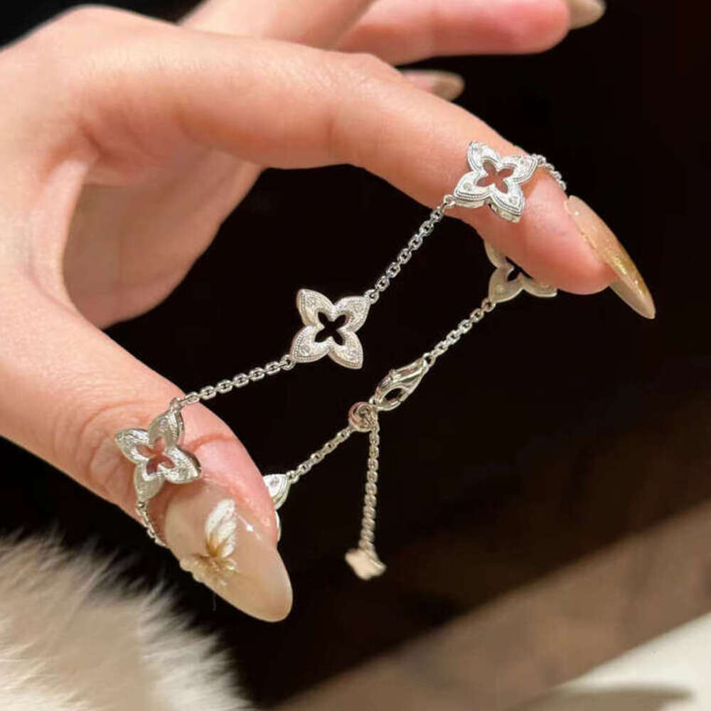 Charms Hollow Clover gold bracelet men Women Rhinestones Vintage French Style Plated Four-Leaf Flower diamond jewelry with Tassels