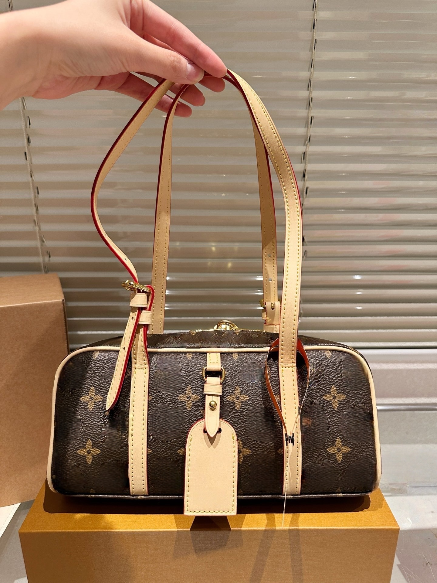 Women Designer Bowling Shoulder Bag With Silver Chain Around Bag Chain Zipper Large Capacity Sport Travel Airport Bag