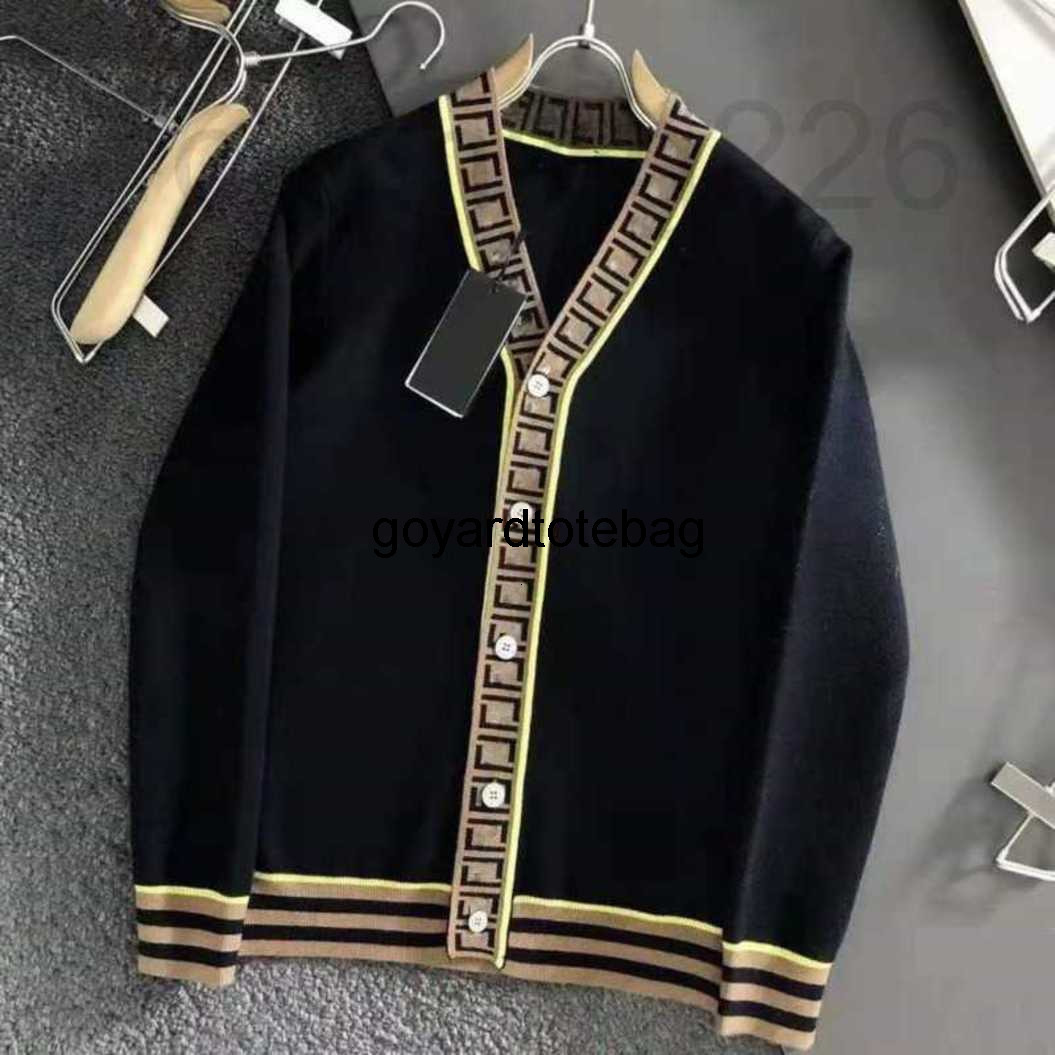 F Knitted designer Mens Hoodies Sweatshirts Designer Luxury Italian Autumn and Winter New Womens Cardigan Coat V-Neck Sweater BHKN 8SJI fendily FXA8 0BB8