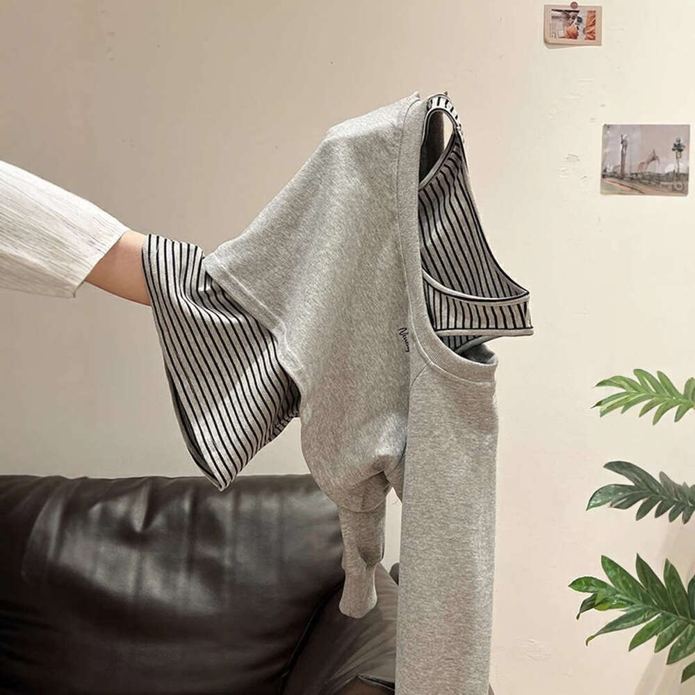 Floral Gray Asymmetrical Long Sleeve Striped Sweatshirt for Women 2025 Autumn Winter Design Sense Matching Vest Two-Piece Set Top - view 3