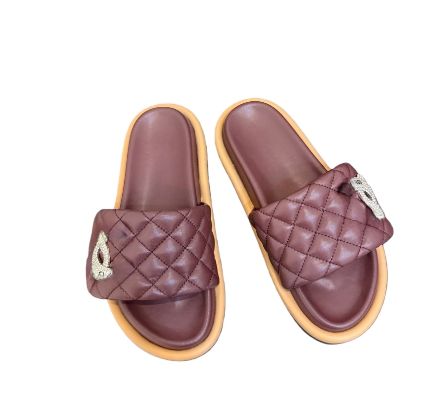 Hot Embedded crystal and diamond sandals, designer genuine leather slippers, men's and women's home use slippers, outdoor casual sandals, beach shoes, winter slippers