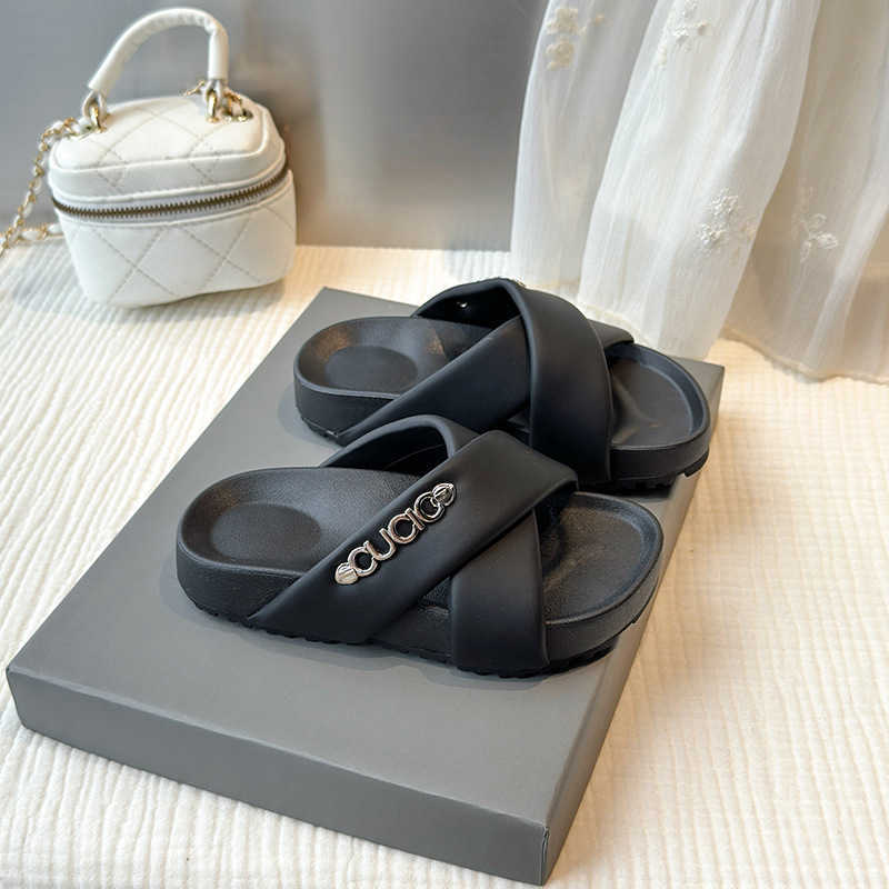 Soft Sole Slide Sandals for Outdoor Wear 2025 Fashion Thick Sole Beach Childrens Sandals Non-Slip Toddler S260312