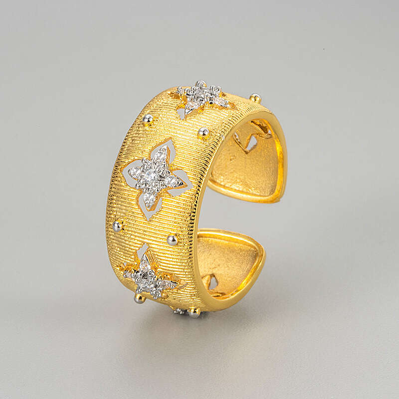 Ring Four-leaf Clover Two-tone Zircon Ring Italian Handcrafted Brushed Court Style Light Luxury Ring for Women Daily Office Wear