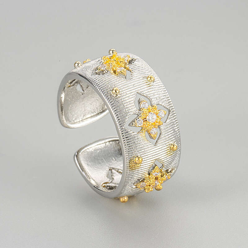 Ring Four-leaf Clover Two-tone Zircon Ring Italian Handcrafted Brushed Court Style Light Luxury Ring for Women Daily Office Wear