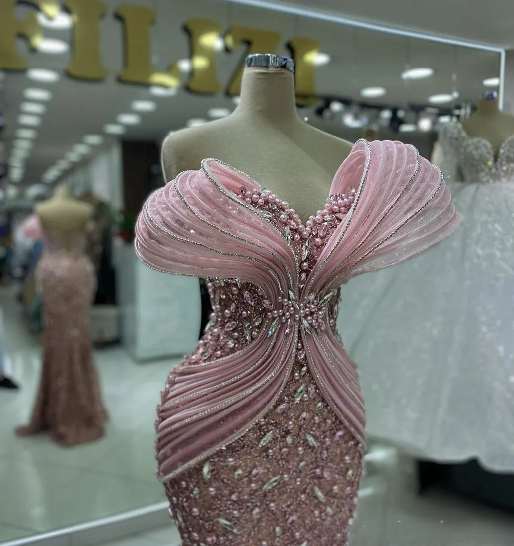 Elegant Dusty Rose Prom Dresses for Black Women Illusion Beaded Lace Pearls Rhinestones Decorated Birthday Party Dress Second Reception Evening Gown s