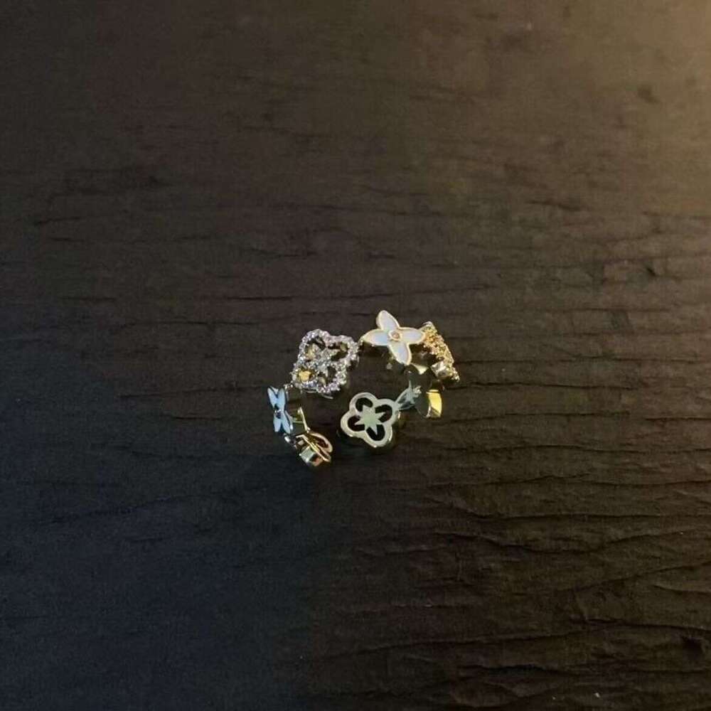 Ins Style Retro Ring Vintage Lucky Clover Ring Light Luxury High-End Niche Elegant Palace Retro Ring Casual Outings
