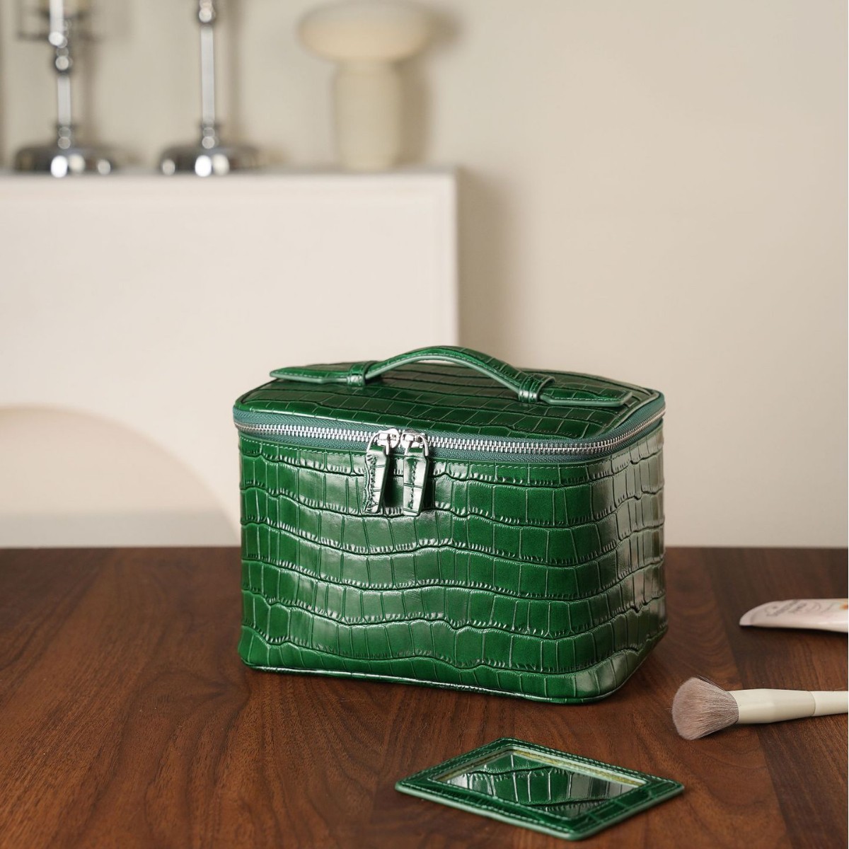 2026 Crocodile Embossed Genuine Leather Toiletry Bag, Large Capacity Travel Makeup Organizer, Premium Waterproof Cosmetic Case