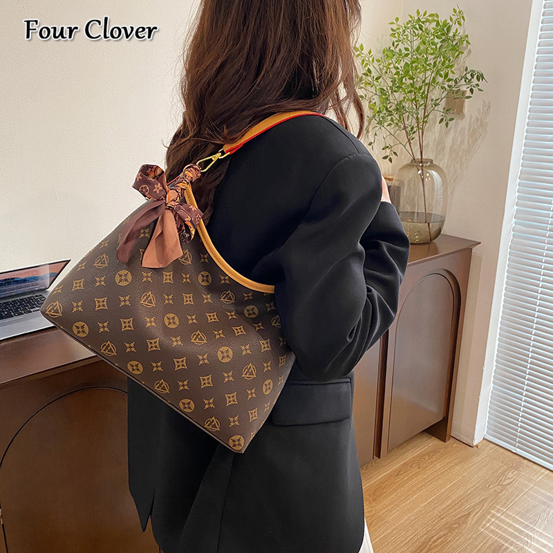High-end handle underarm bag, large capacity single shoulder crossbody bag, vintage print shoulder bag casual women's bag, luxury shopping handba