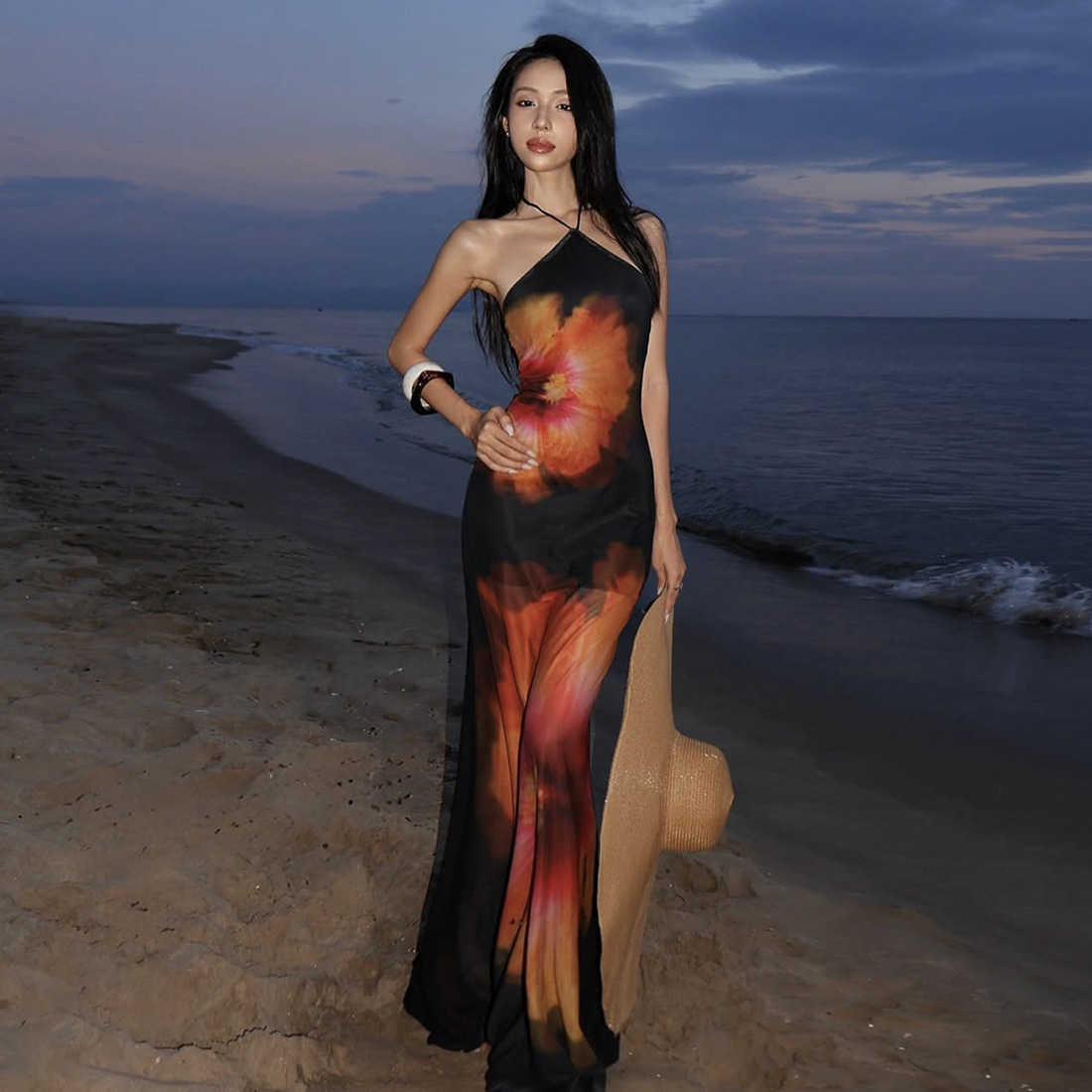 2025 Summer New Womens Fashion Spaghetti Strap Halter Neck Printed Waist Slimming Trendy Dress T260113