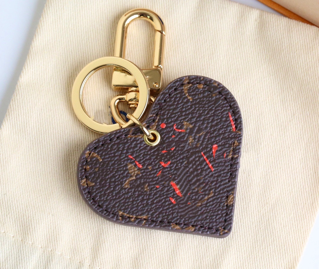 designer keychain women V Letters designers brown heart keychain wallet top llavero Car Key Chain men Buckle Keyring Keychains Lanyards