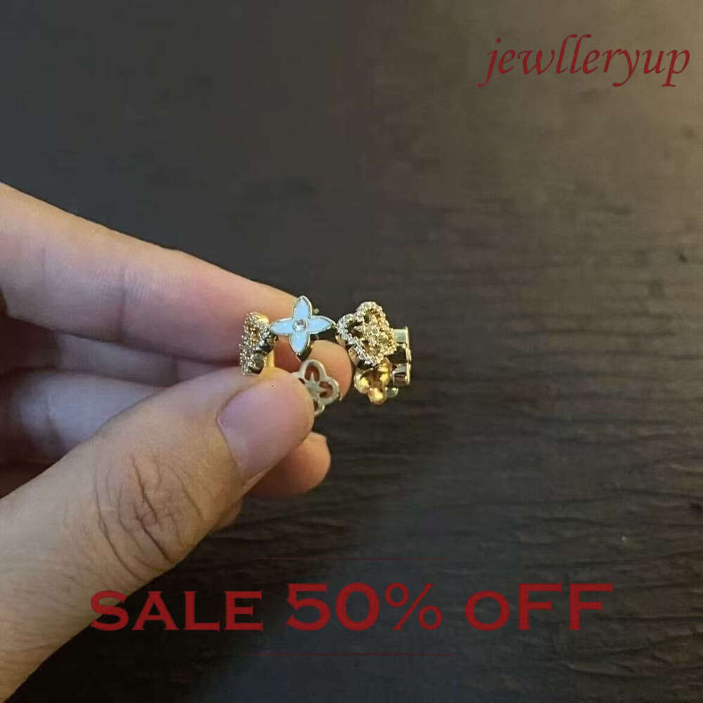 Ins Style Retro Ring Vintage Lucky Clover Ring Light Luxury High-End Niche Elegant Palace Retro Ring Casual Outings