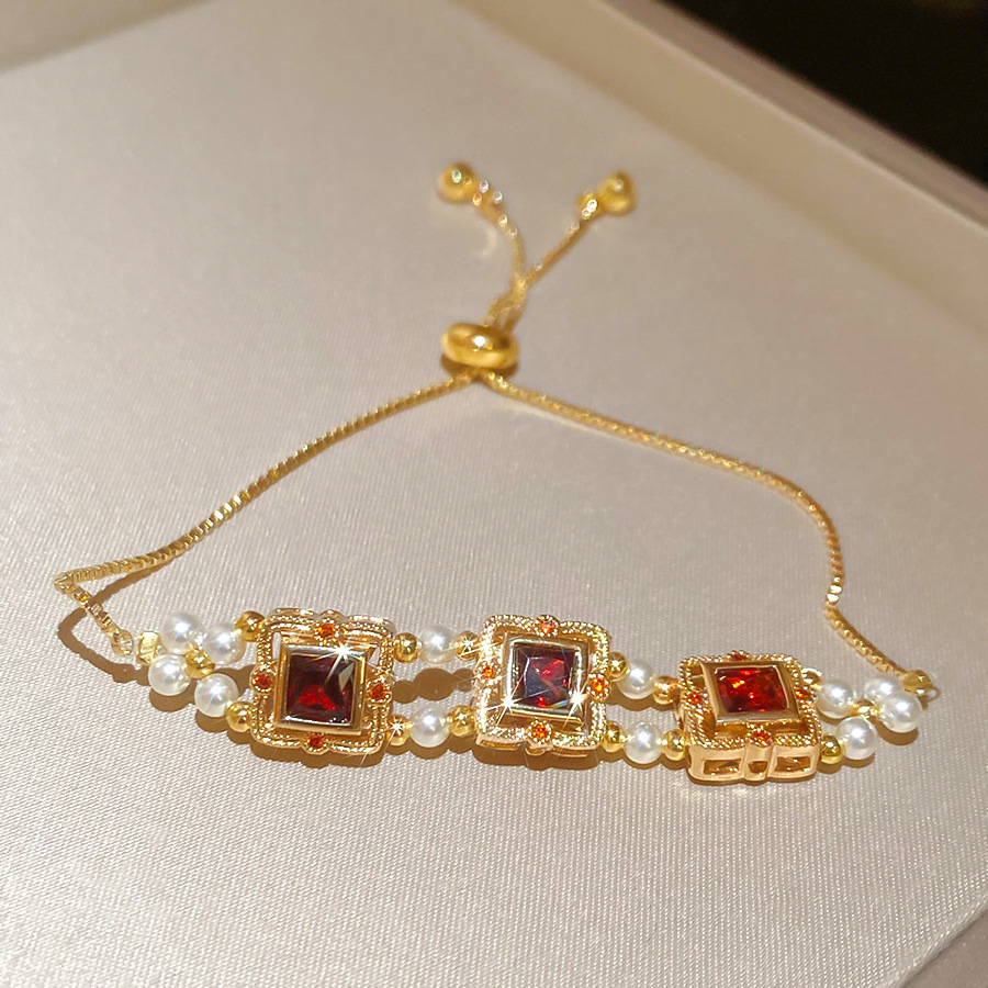 French Retro Zircon Square Flower Pearl Light Luxury High-end Palace Style Bracelet Personalized Fashion Jewelry - view 3