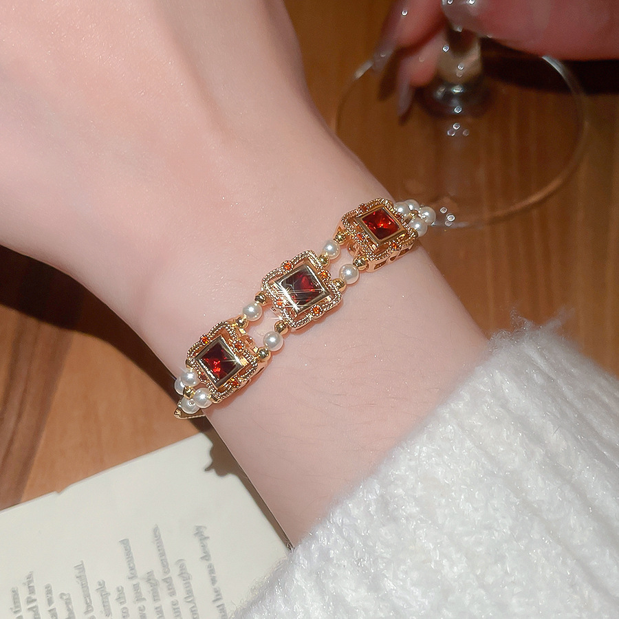 French Retro Zircon Square Flower Pearl Light Luxury High-end Palace Style Bracelet Personalized Fashion Jewelry - view 9