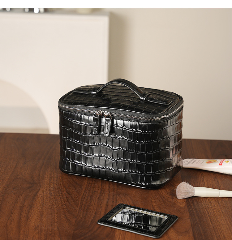 2026 Crocodile Embossed Genuine Leather Toiletry Bag, Large Capacity Travel Makeup Organizer, Premium Waterproof Cosmetic Case