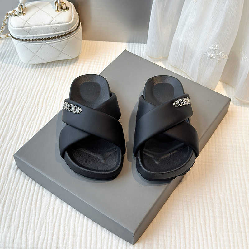 Soft Sole Slide Sandals for Outdoor Wear 2025 Fashion Thick Sole Beach Childrens Sandals Non-Slip Toddler S260312