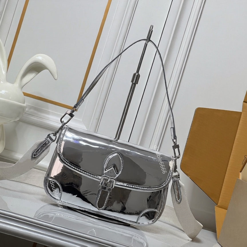 Luxury Designer Women's Leather Travel Bag Commuter Bag messenger Bag Fashion Shoulder Bag Underarm Crossbody Bag Office Bag Handbag Clutch Bag baguette bag