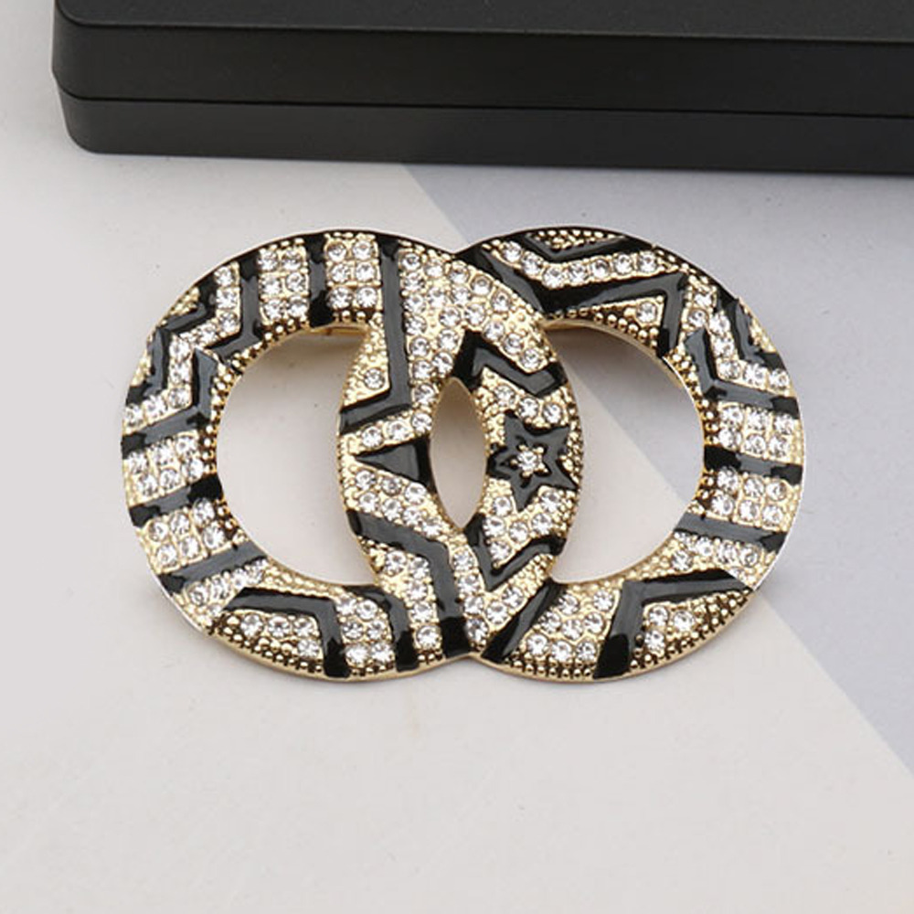 Men Women's Black White Crystal Pins Brooches Designer Letter Gold Plated Copper Pearl Pin Christmas Gift Party Fashion Jewelry Love Top Quality Brooch