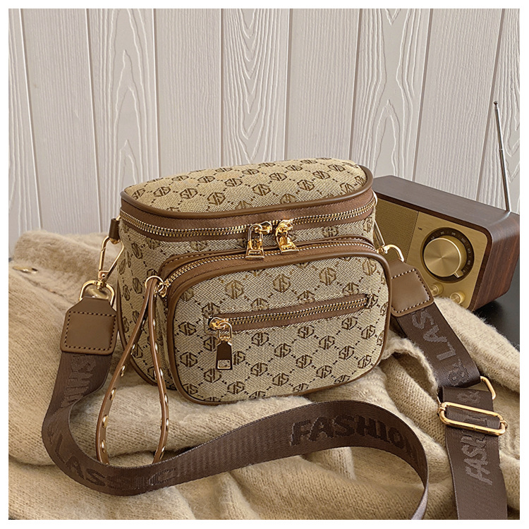 New Fashion Leisure Saddle Bag Women Wide Shoulder Strap Shoulder Bag Everything Retro Commuting Crossbody Bag Small Bag 2026s hot