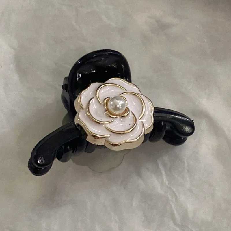 Hairclip Retro Handmade Pearl Camellia Flower Mini Cute Shark Clip Korean Style Accessories for Daily Styling Special Occasion Gift High Quality Textu
