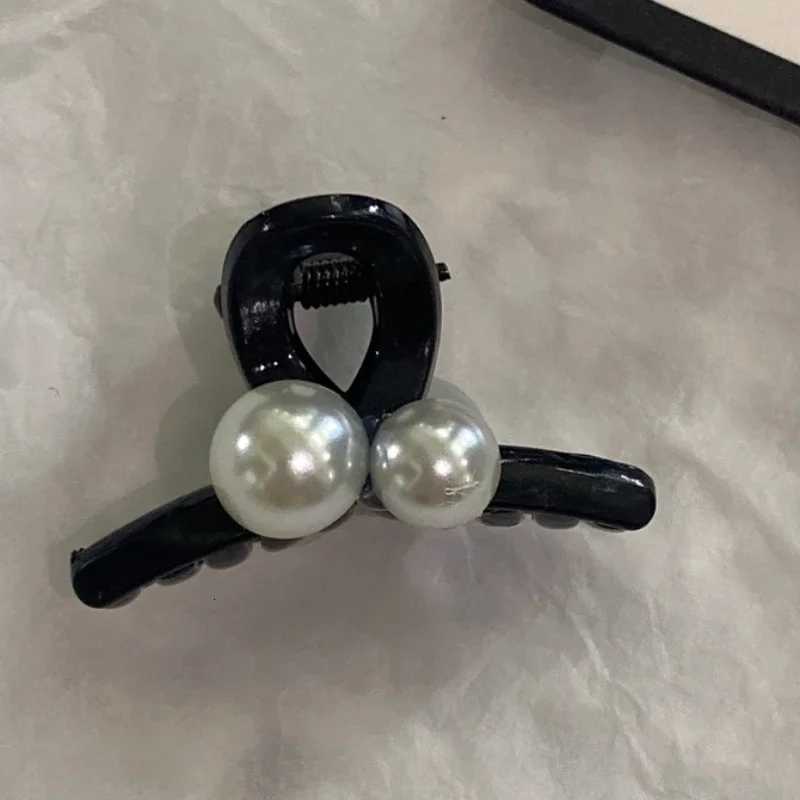 Hairclip Retro Handmade Pearl Camellia Flower Mini Cute Shark Clip Korean Style Accessories for Daily Styling Special Occasion Gift High Quality Textu