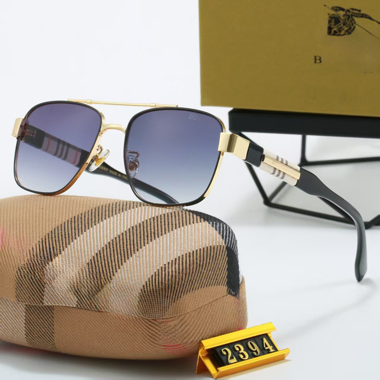 Designer sunglasses Inspired Metal Frame Square Sunglasses with Gradient Lens UV Protection Classic Plaid Case Gift Set for Women Outdoor Fashion