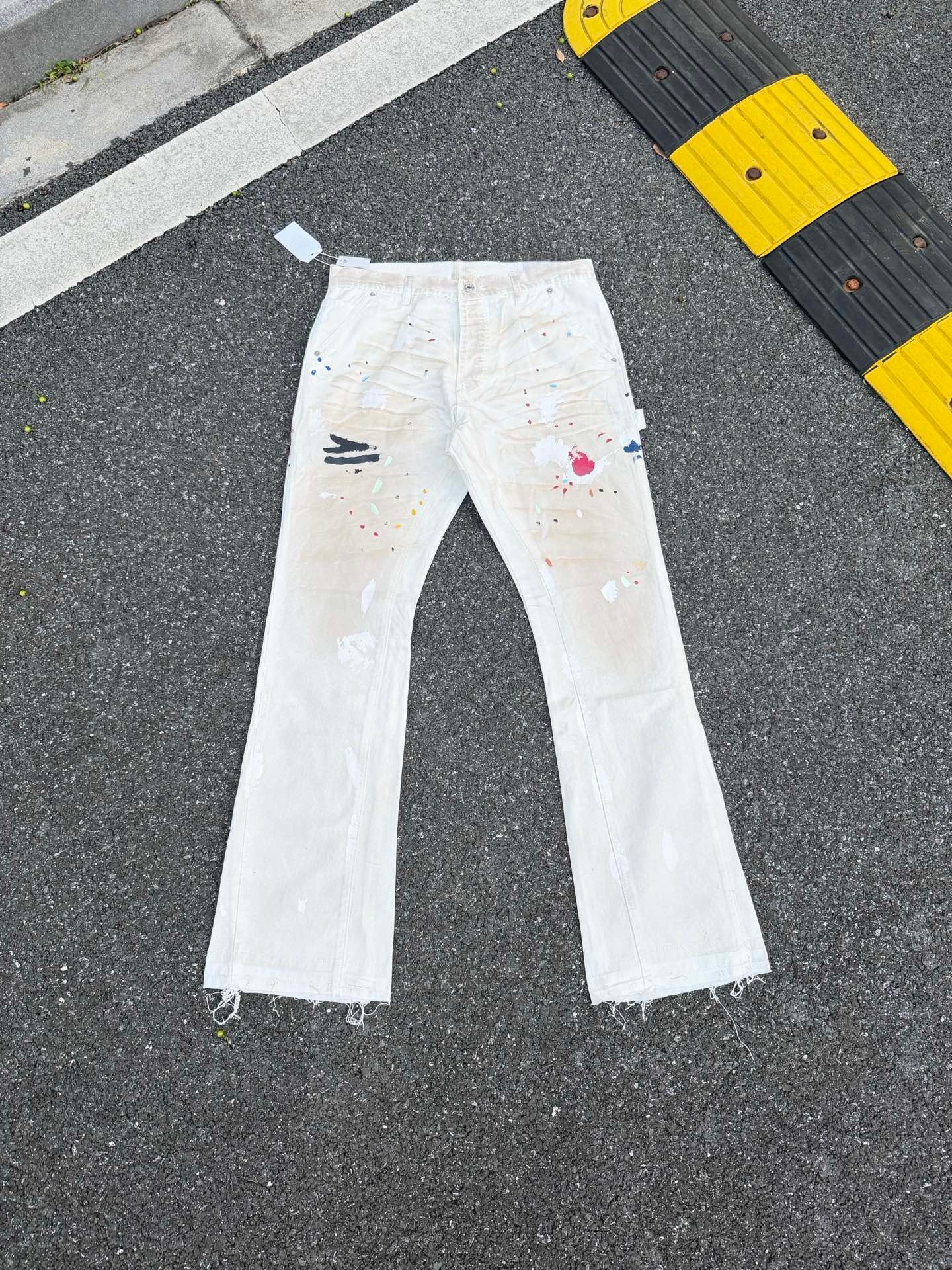 Trendy Patchwork Ink-Dye Jeans Ideal for Contemporary Urban Outfits