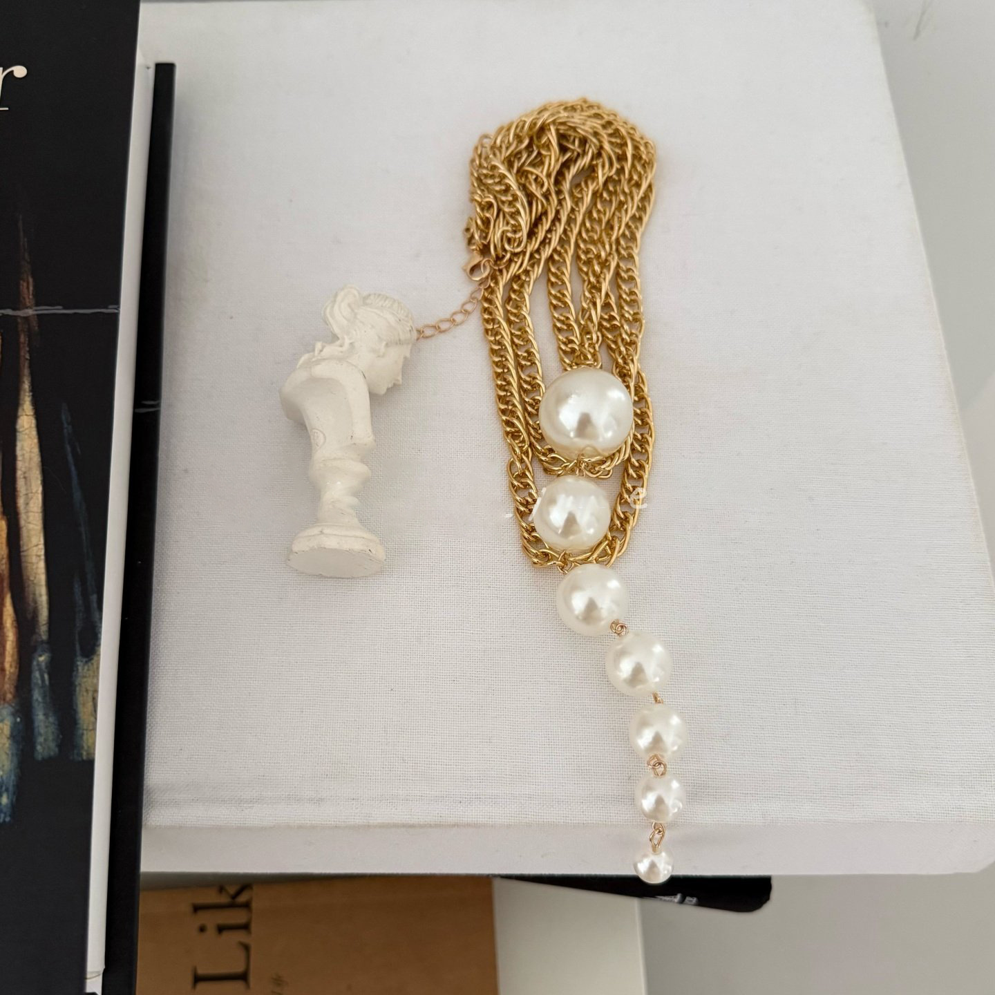 European and American Cross-Border Multi-Layer Pearl Necklace, Unique Fashion Design, Niche Collarbone Chain, Light Luxury, High-End Sense Necklace - view 3