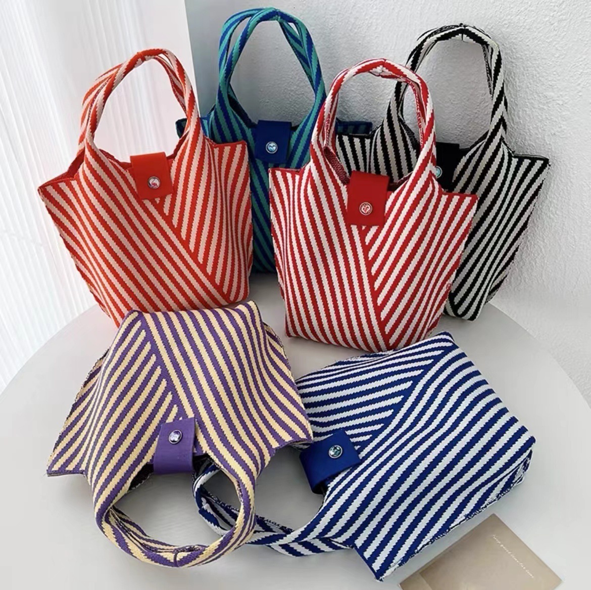 Handmade Knit Handbag Women Mini Shoulder Bag Female Casual Color Wide Stripe Plaid Tote Bag Student Cell Phone Package 240807