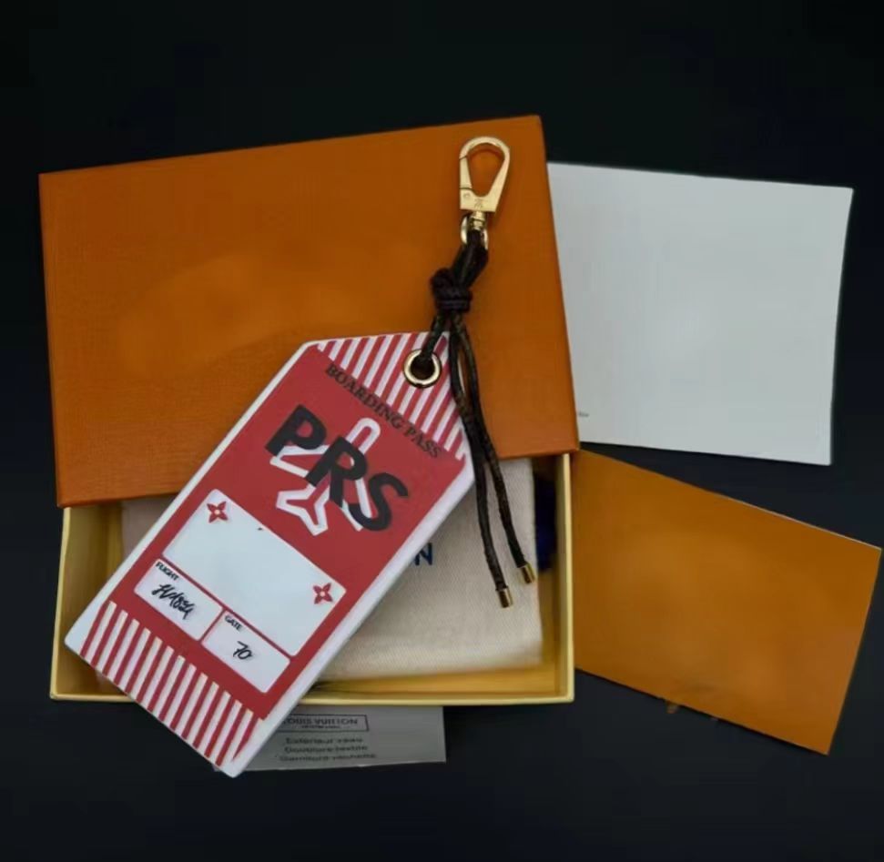 Luxury metal Paris V Confetti Chain Bag Charm fashion chain House designer classic gold keychain Snap fastener mens ladies keychain Holiday gift Phone Holder88