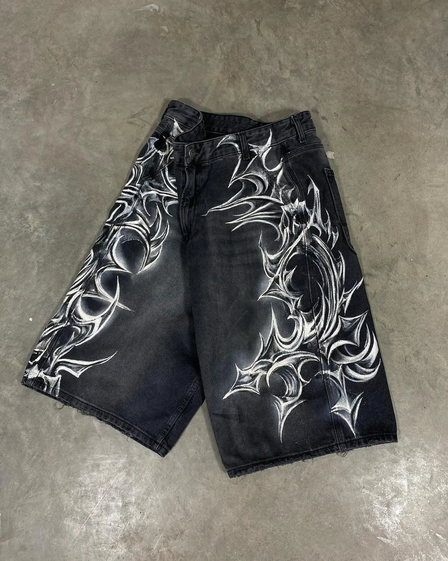 American Retro Gothic Halloween Geometry Graffiti Print Denim Shorts Men Women Y2k Low Waist Baggy Knee Length Jeans Jorts Short 260114