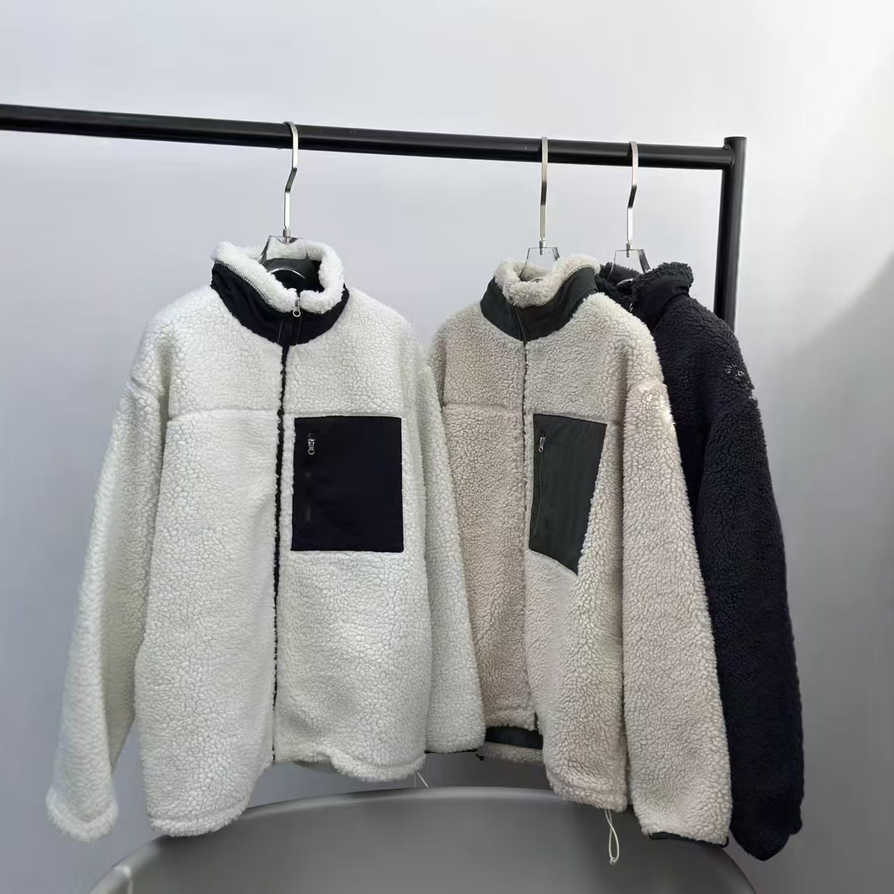 Designer Fleece Jacket Mens Jackets Thick Warm Down Hooded Sweatshirts Classic Retro Antumn Winter Couple Models Lamb Cashmere Couple Winter Outdoor Coats be8