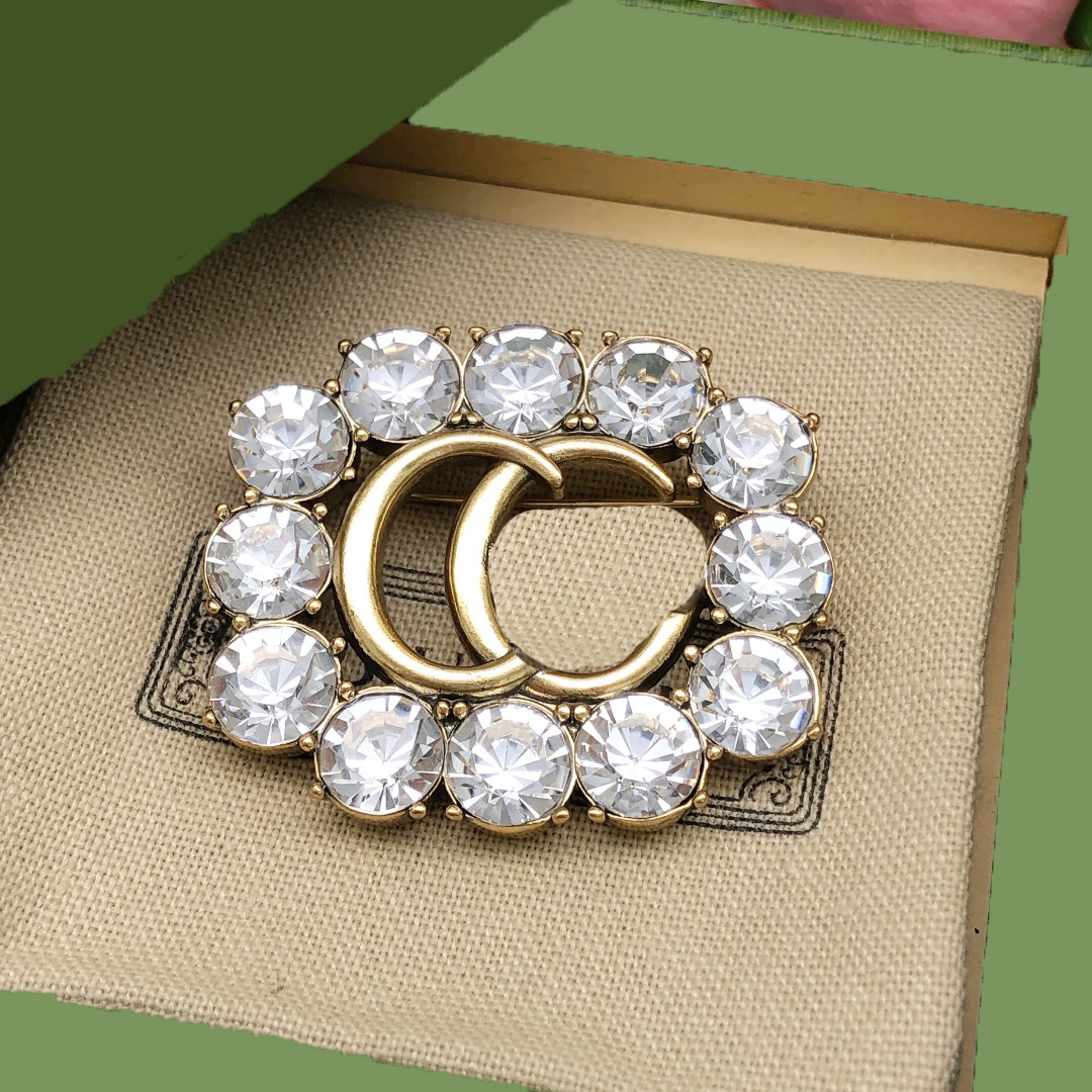 Brooch designer brooch luxury broche Letter solid colour design jewlery brilliance 12A versatile style brooch dinner wear great Three colours jewlery very good