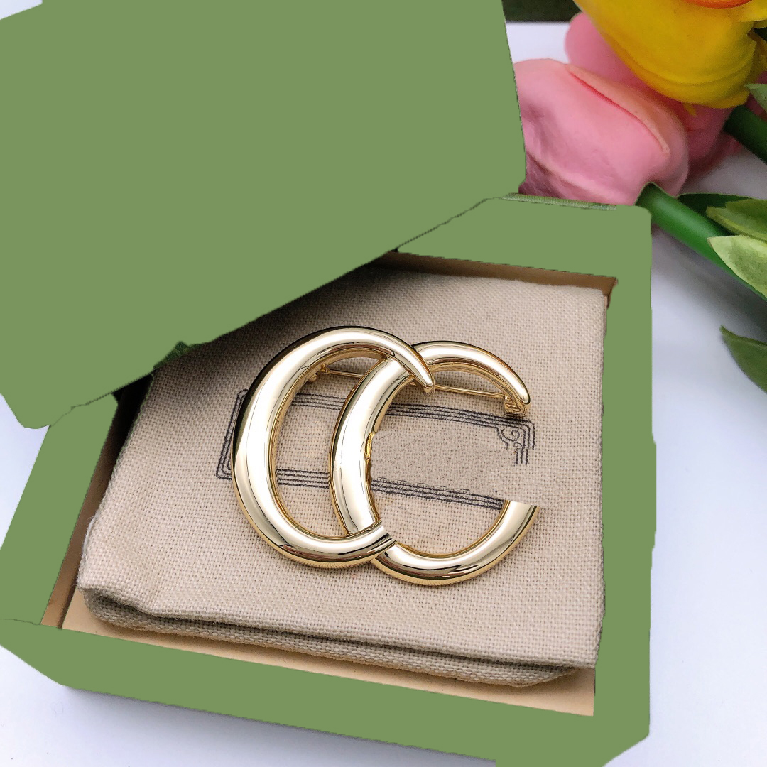 Brooch designer brooch luxury broche Letter solid colour design jewlery brilliance 12A versatile style brooch dinner wear great Three colours jewlery very nice