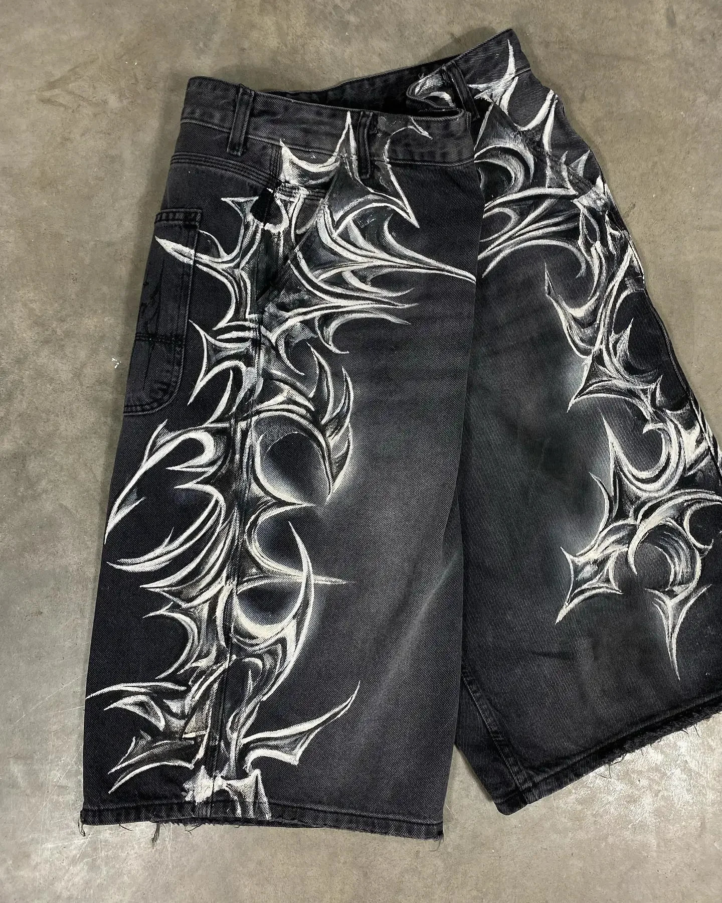 American Retro Gothic Halloween Geometry Graffiti Print Denim Shorts Men Women Y2k Low Waist Baggy Knee Length Jeans Jorts Short 260114