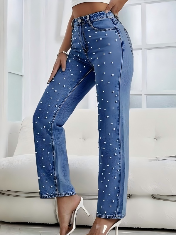 The designer has created this bead-studded girl jeans specifically for fashionable women. It is a must-have for shopping. Made of pure cotton fabric.