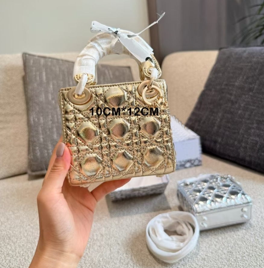 Princess Diana for Women 2026 New bag Trendy Temperament European and American High-end Ladies handbag Hand-held Cross-body 686866