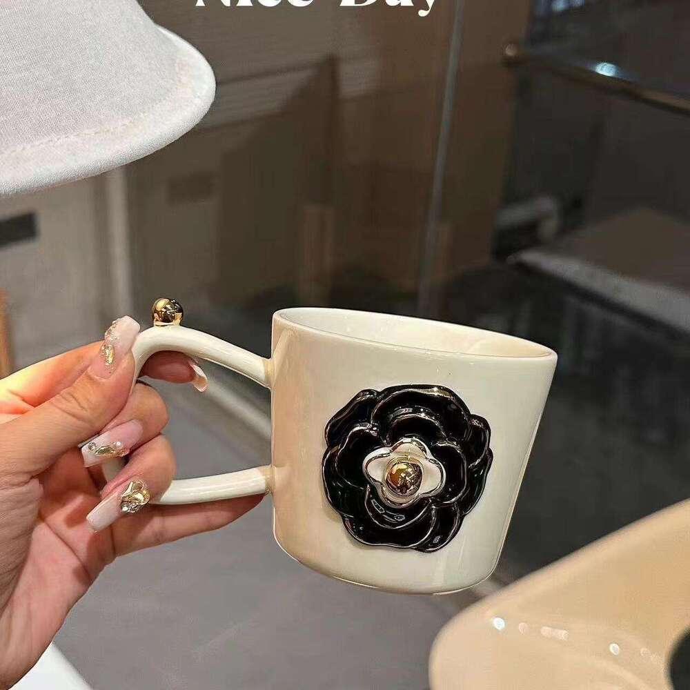 Ceramic Mugs Light Luxury Gold-Embossed Red Black Camellia Relief Drinking Utensils Coffee Cup for Home Kitchen Dining Table Decor