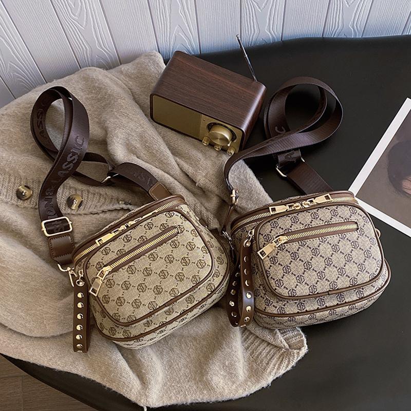 New Fashion Leisure Saddle Bag Women Wide Shoulder Strap Shoulder Bag Everything Retro Commuting Crossbody Bag Small Bag 2026s hot