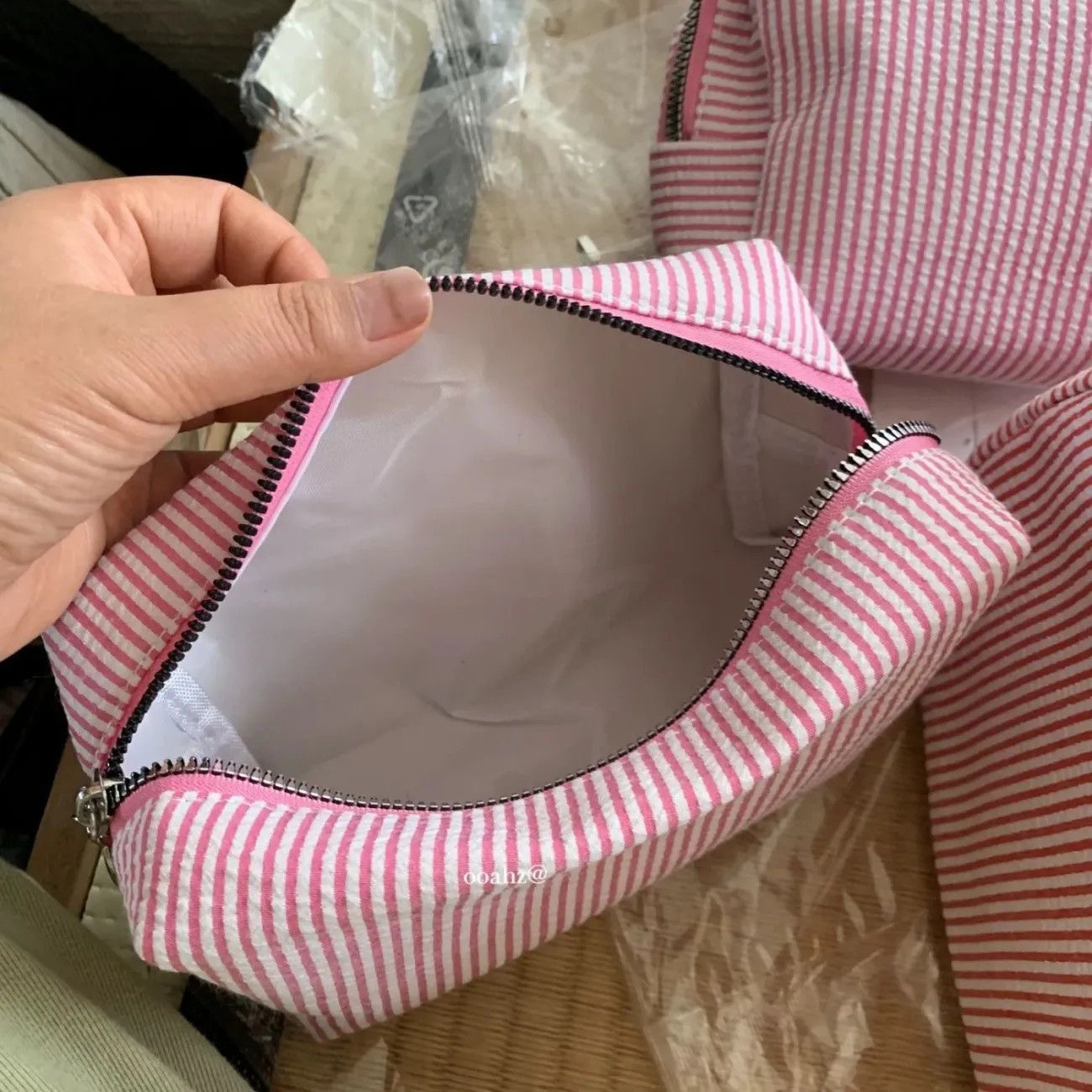 D999 Stylish Seersucker Tote with Large Compartment