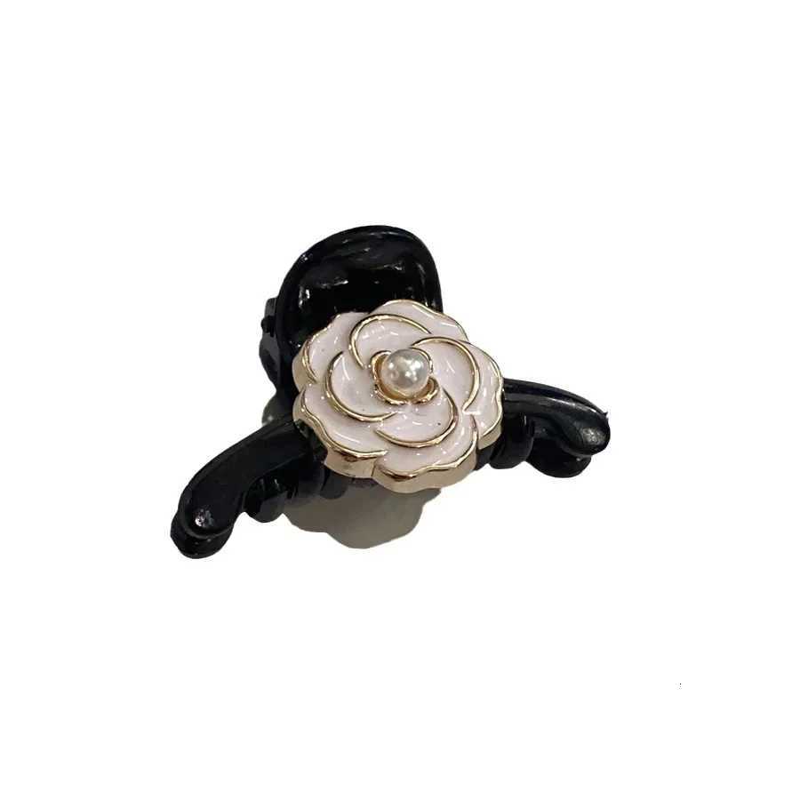 Hairclip Retro Handmade Pearl Camellia Flower Mini Cute Shark Clip Korean Style Accessories for Daily Styling Special Occasion Gift High Quality Textu