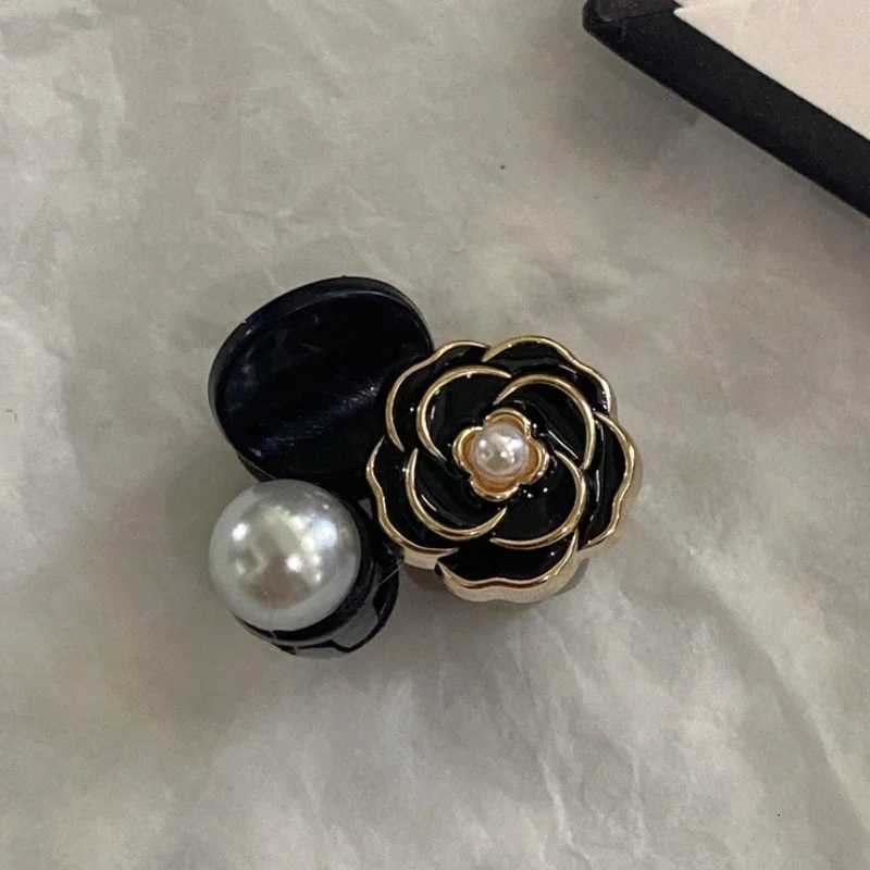 Hairclip Retro Handmade Pearl Camellia Flower Mini Cute Shark Clip Korean Style Accessories for Daily Styling Special Occasion Gift High Quality Textu