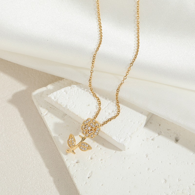 Women's Trendy Rose Flower Necklace Cubic Zirconia Micro Paved Non-Fading Clavicle Chain Elegant Fashion Jewelry