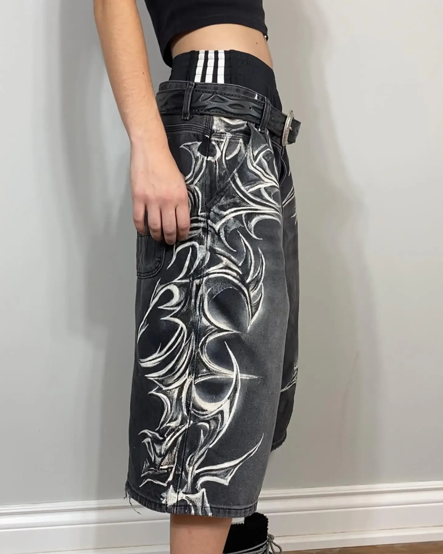American Retro Gothic Halloween Geometry Graffiti Print Denim Shorts Men Women Y2k Low Waist Baggy Knee Length Jeans Jorts Short 260114