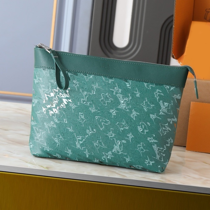 M82543 Pochette Voyage Souple Cosmetic Bags Cases Women Leather Luxurys Designers Bags Tes Hbag Wets Messenger Purse Pouch Travel Outdoors Messenger Bag