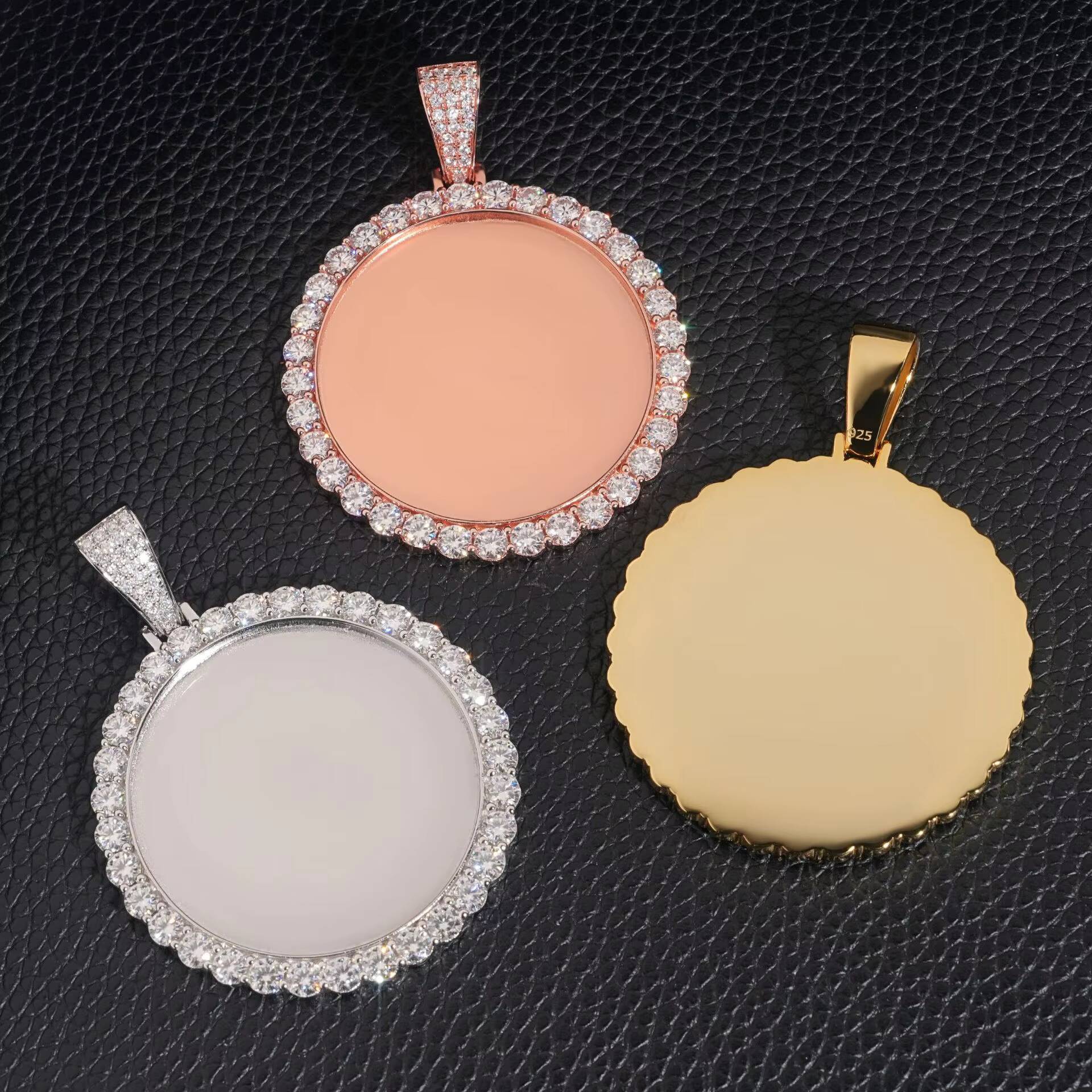 Hiphop Round Frame Pendant Photo Pendant 925 Silver Moissanite Inlaid Unisex Suitable for Tennis Chain