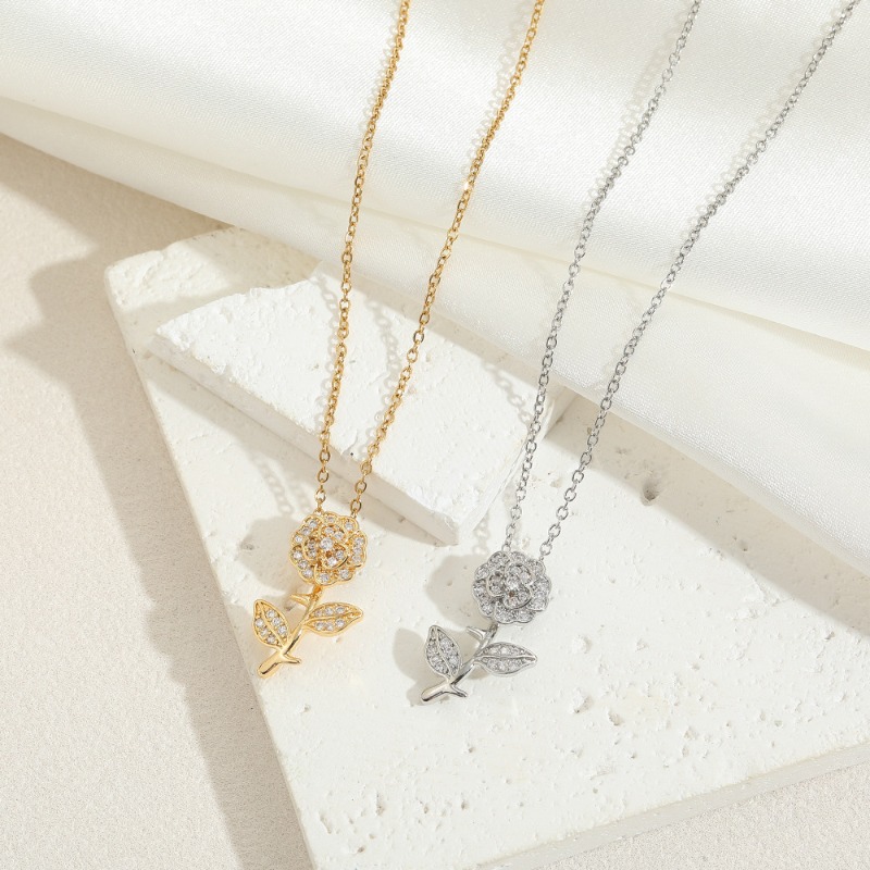 Women's Trendy Rose Flower Necklace Cubic Zirconia Micro Paved Non-Fading Clavicle Chain Elegant Fashion Jewelry