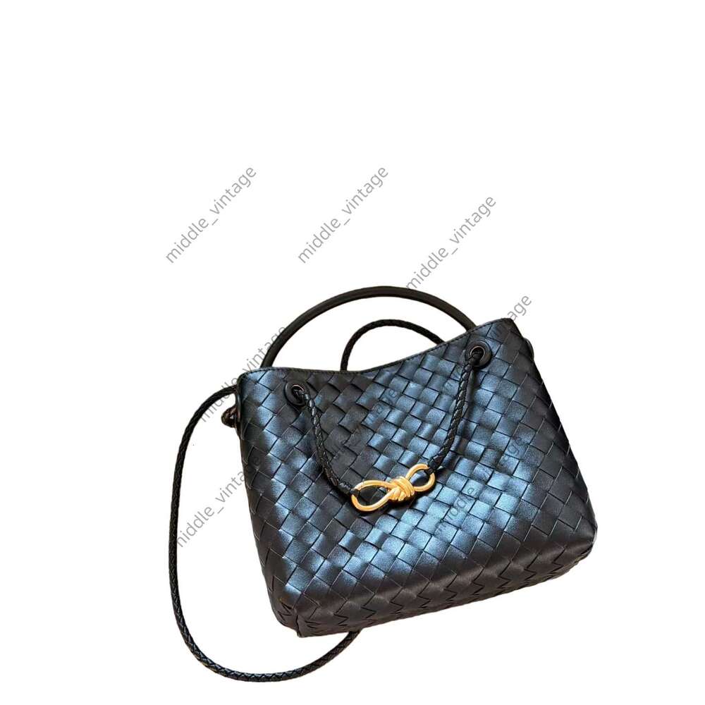 New Designer Woven Bags, Fashionable Women's Shoulder Bags, Novel And Beautiful Luxury Handbag Shopping Bags.