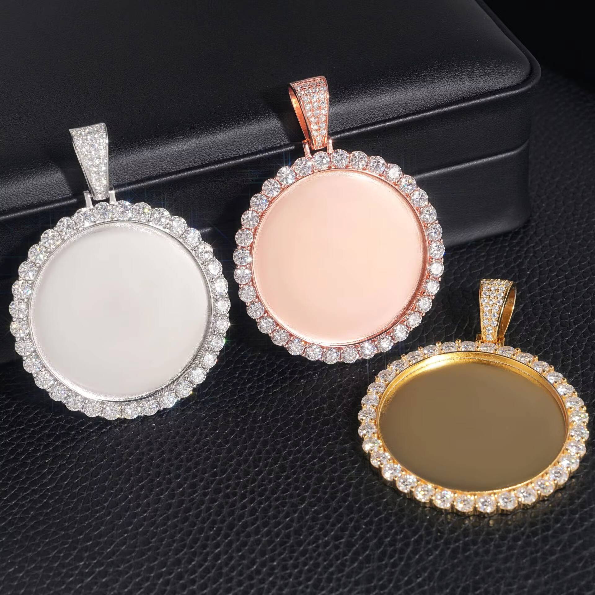 Hiphop Round Frame Pendant Photo Pendant 925 Silver Moissanite Inlaid Unisex Suitable for Tennis Chain